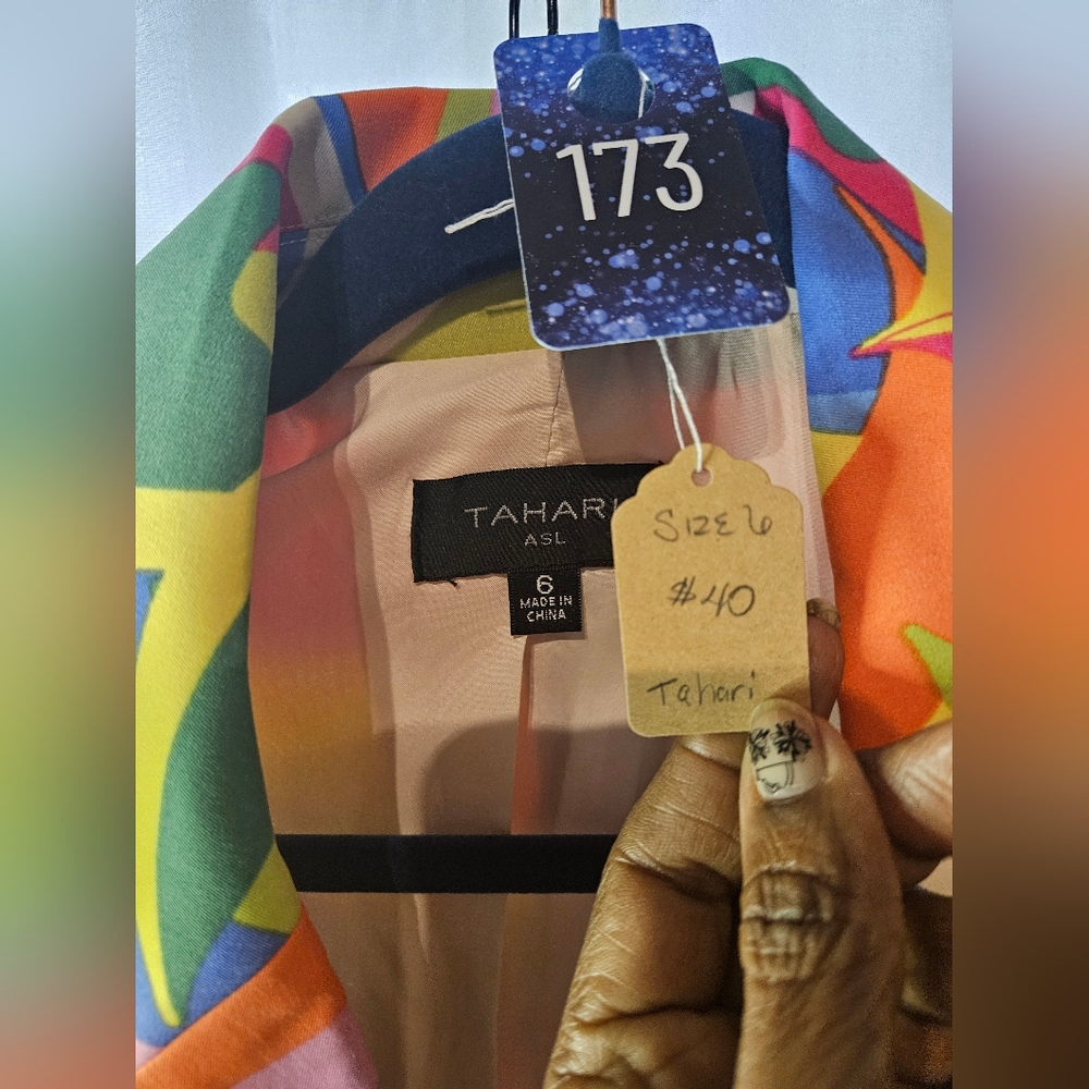 #173 Tahari Multicolored Size 6 Blazer EUC - Picture 3 of 5